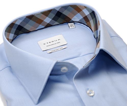 Koszula Eterna Comfort Fit Twill - jasnoniebieska z diagonalną strukturą i kolorową stójką i mankietem Koszula Eterna Comfort Fit Twill - jasnoniebieska z diagonalną strukturą i kolorową stójką i mankietem