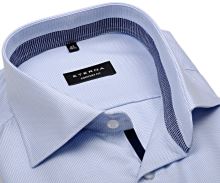 Koszula Eterna Comfort Fit Twill – jasnoniebieska z niebieskobiałym kołnierzykiem, mankietami i plisą