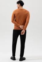 Sweter Olymp Level Five z wełny merino z domieszką jedwabiu - pomarańczowy - dekolt w serek