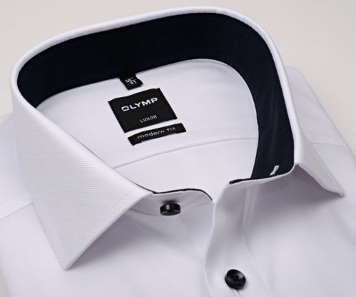 Koszula Olymp Modern Fit Natté – biała z delikatną strukturą i granatową wewnętrzną stójką