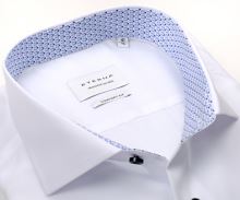 Koszula Eterna Comfort Fit - biała z niebieską wewnętrzną stójką i mankietem - extra długi rękaw
