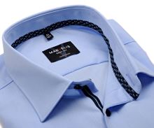 Marvelis Body Fit – jasnoniebieska koszula z granatową wewnętrzną stójką, mankietem i plisą