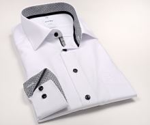 Koszula Olymp Luxor Comfort Fit – biała z czarno-białą ą wewnętrzną stójką i mankietem